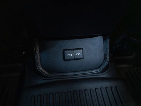 Used 2023 Toyota Highlander XLE AWD/4WD image 40