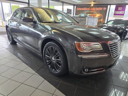 Used 2013 Chrysler 300 AWD w/ Driver Convenience Group image 3