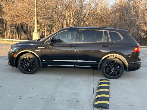 Certified 2022 Volkswagen Tiguan SE R-Line image 7