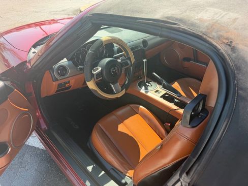 Used 2007 MAZDA MX-5 Miata Grand Touring w/ Premium Pkg RWD image 12