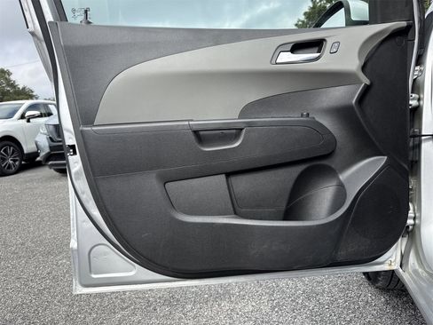 Used 2015 Chevrolet Sonic LT image 13