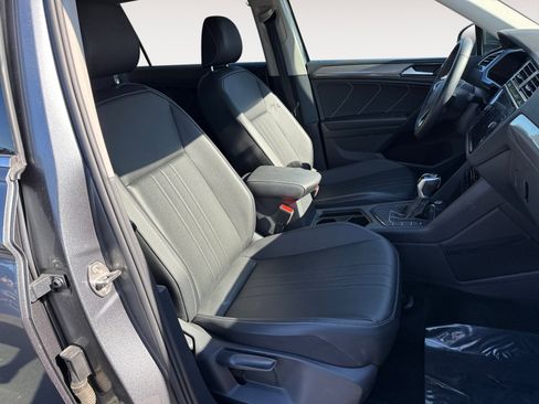 Used 2022 Volkswagen Tiguan SE image 19
