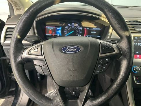 Used 2018 Ford Fusion SE w/ Fusion SE Technology Package image 9