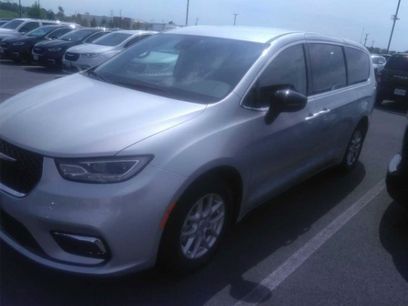 Used 2024 Chrysler Pacifica Touring-L