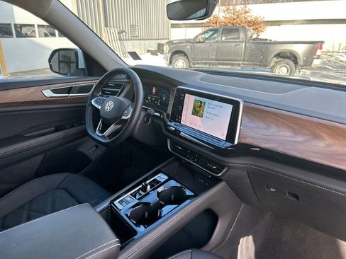 Used 2025 Volkswagen Atlas SE image 32