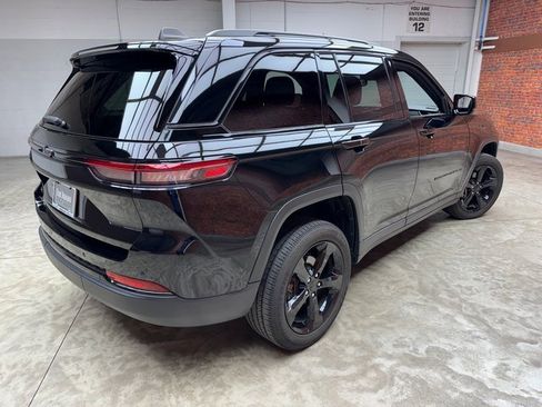 Used 2023 Jeep Grand Cherokee Altitude image 5