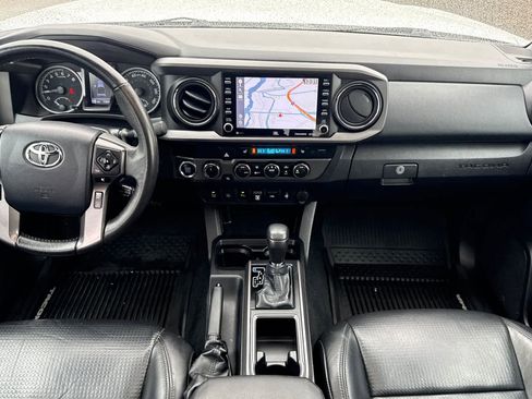 Used 2020 Toyota Tacoma TRD Off-Road image 3