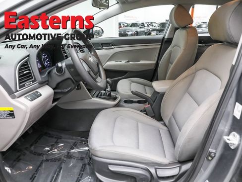 Used 2017 Hyundai Elantra SE w/ Cargo Package image 14