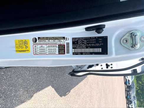 Used 2025 Toyota Sienna XSE w/ XSE Plus Package AWD/4WD image 33
