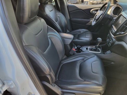 Used 2018 Jeep Cherokee Limited FWD image 17
