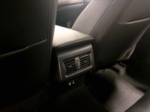 Used 2025 Toyota Camry SE image 27