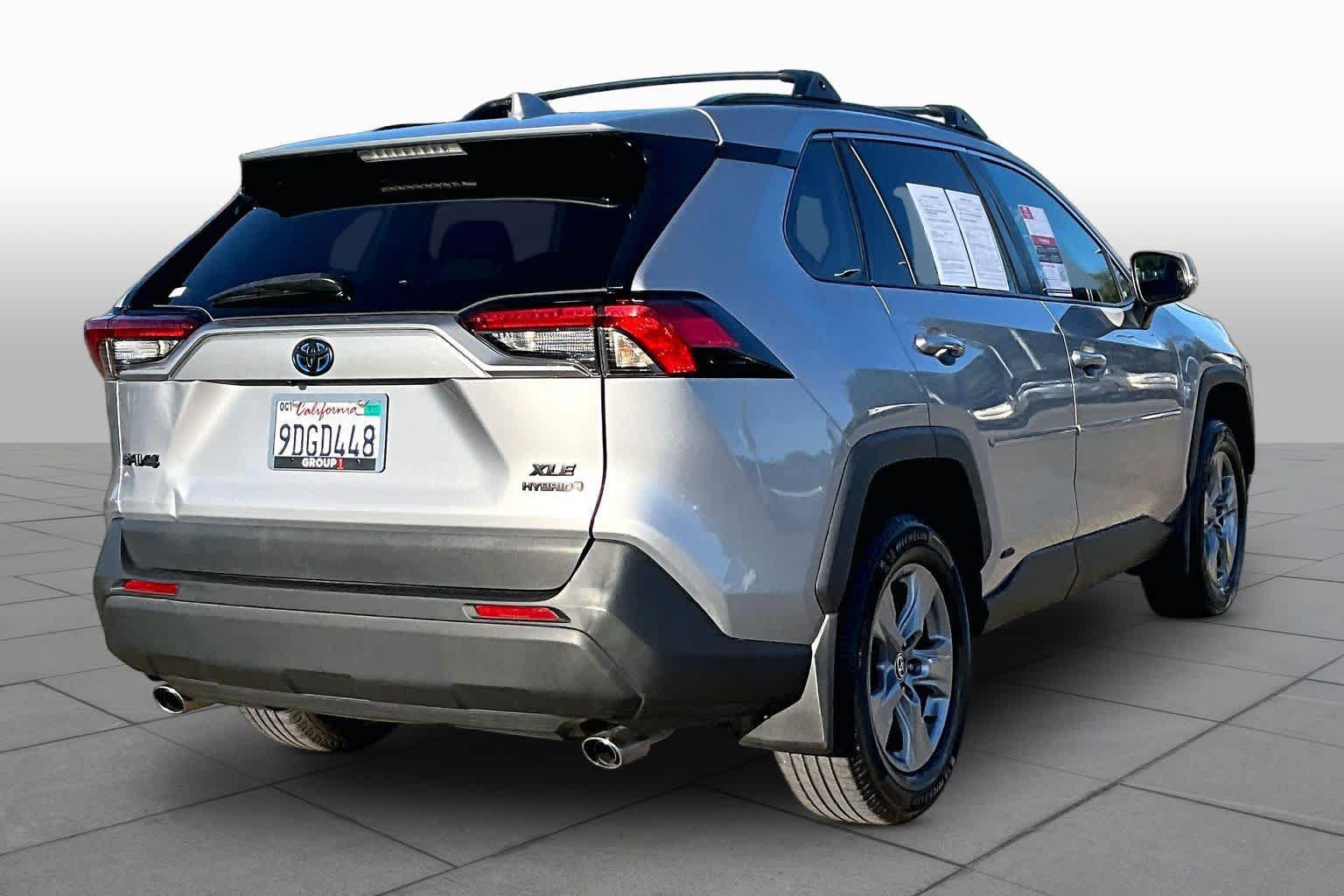 Used 2022 Toyota RAV4 XLE AWD/4WD image 12
