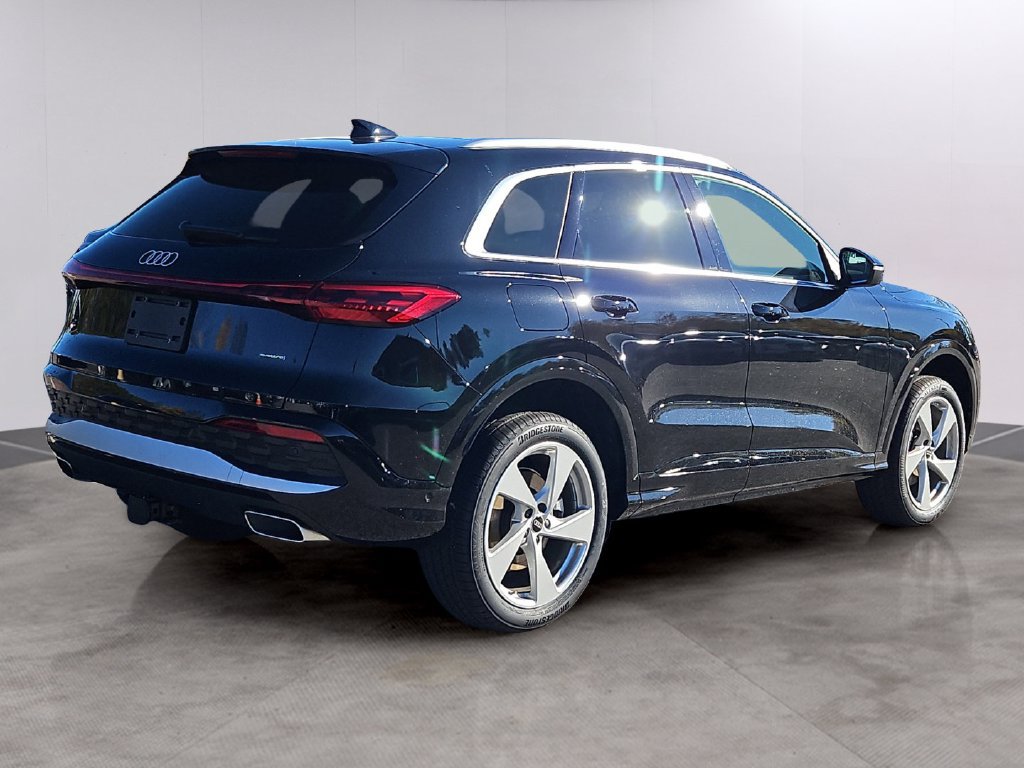 Used 2025 Audi Q5 Premium Plus w/ Premium Plus AWD/4WD image 2