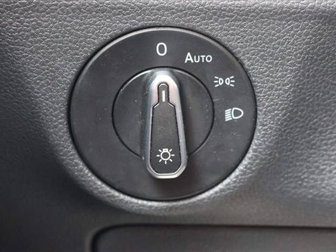 Used 2024 Volkswagen Jetta SE FWD image 13