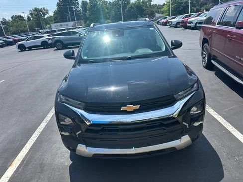 Used 2023 Chevrolet TrailBlazer LT FWD image 2