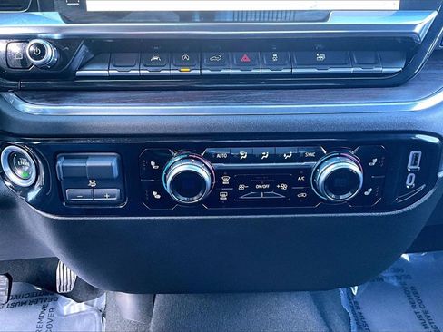 Used 2025 GMC Sierra 1500 SLT image 32