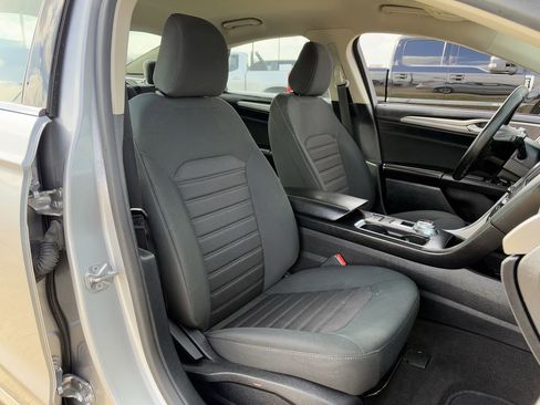 Used 2020 Ford Fusion SE image 27