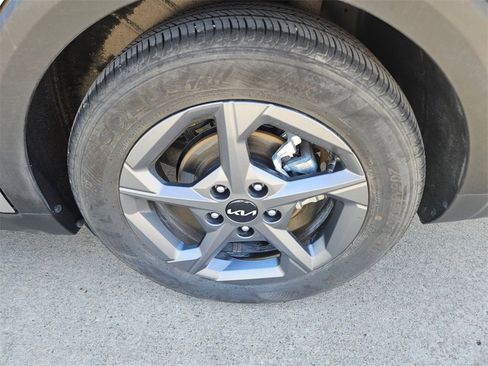 Used 2025 Kia K4 LXS image 25