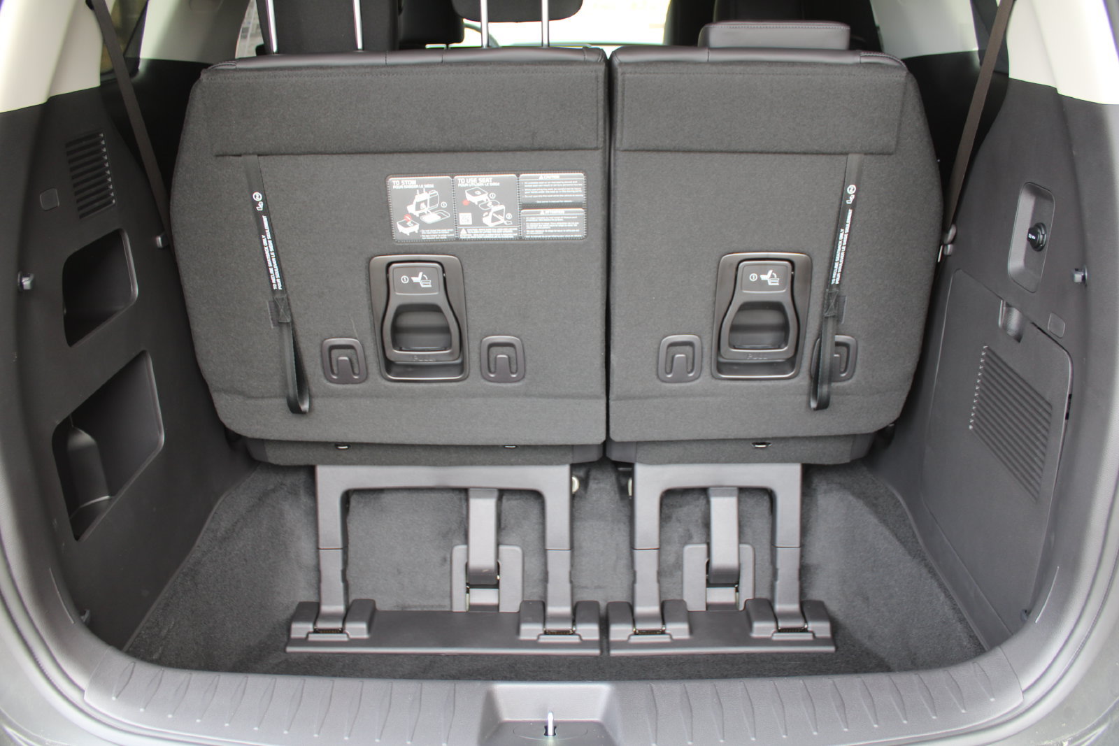 New 2026 Kia Carnival EX FWD image 12