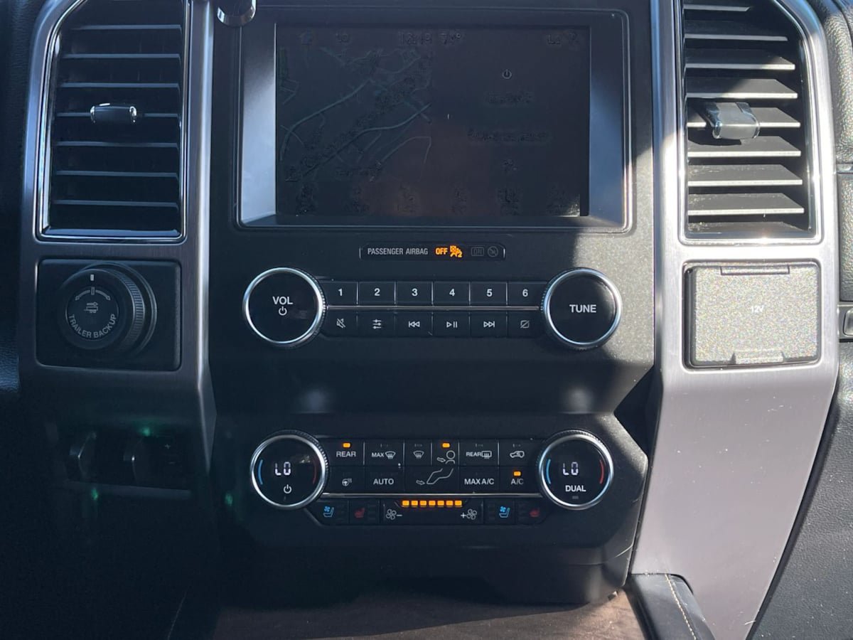 Used 2019 Ford Expedition Platinum RWD image 16