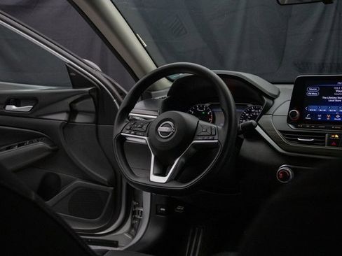 Used 2024 Nissan Altima 2.5 SV image 14