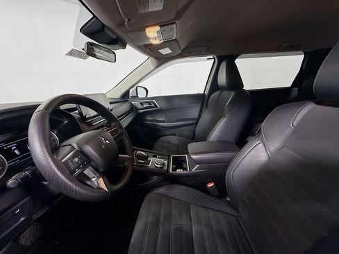 Used 2024 Mitsubishi Outlander SE image 21
