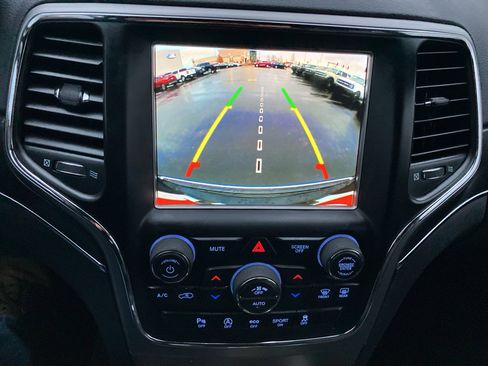 Used 2018 Jeep Grand Cherokee Limited image 18