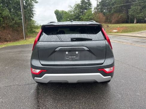 Used 2025 Kia Niro EX FWD image 3