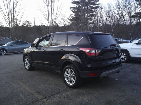 Used 2017 Ford Escape SE image 6