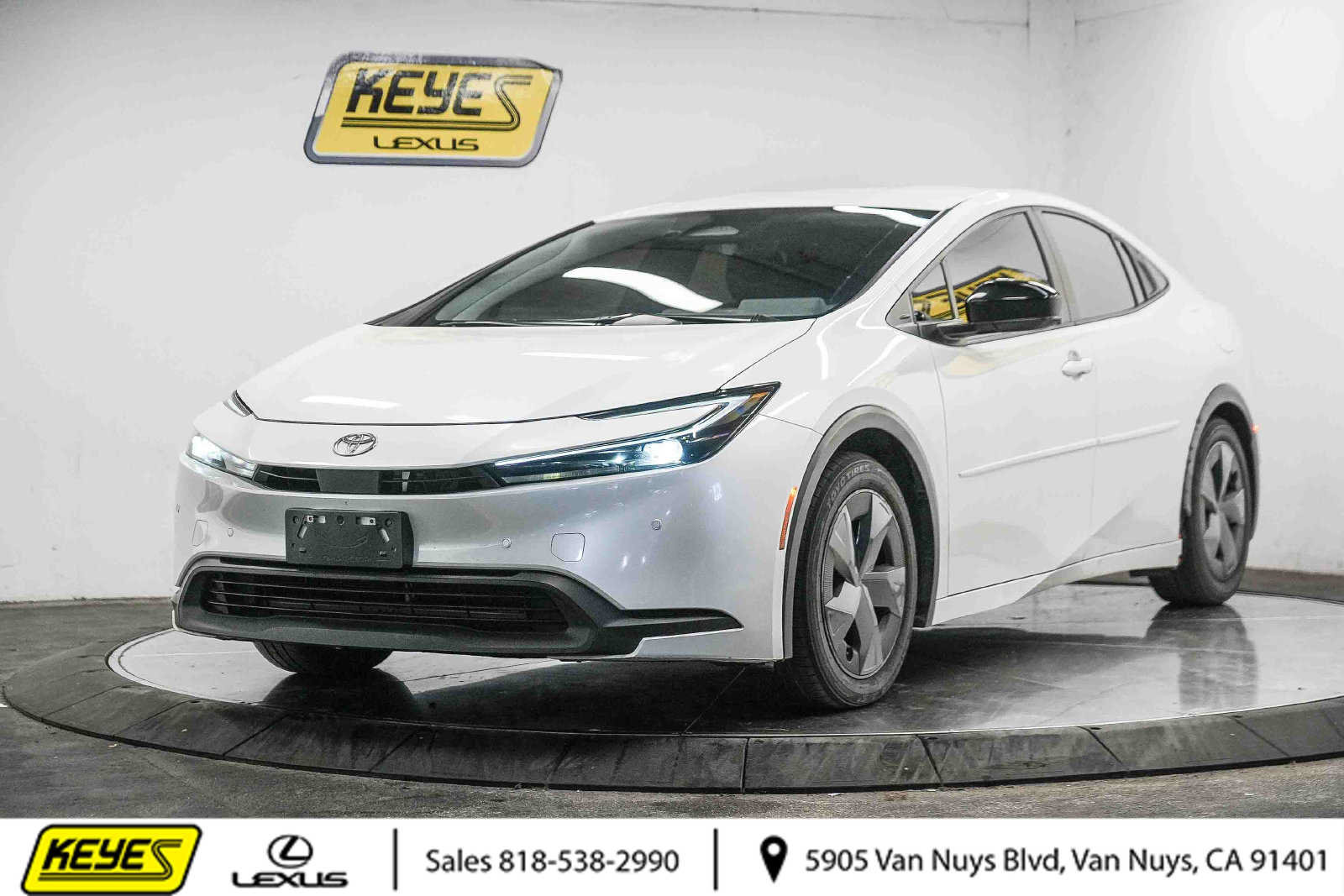Used 2024 Toyota Prius LE FWD image 1