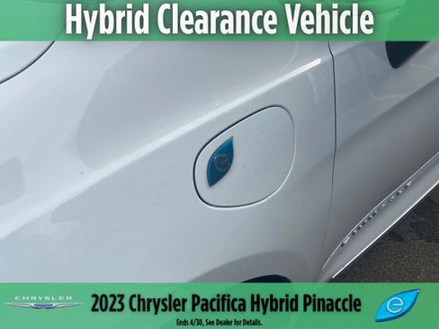 New 2023 Chrysler Pacifica Pinnacle image 4