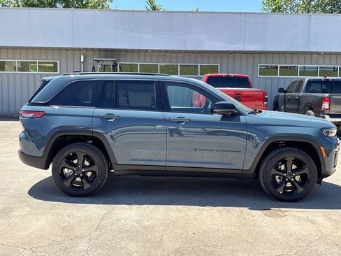 New 2026 Jeep Grand Cherokee Limited w/ Limited Altitude Package AWD/4WD image 2