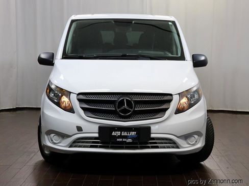 Used 2017 Mercedes-Benz Metris Passenger image 3