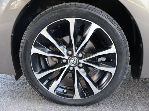 Used 2018 Toyota Corolla SE w/ Carpet Mat Package (TMS) FWD image 41