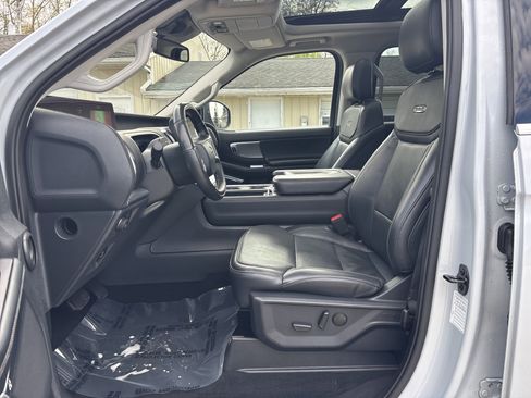Used 2025 Ford Expedition Platinum AWD/4WD image 13