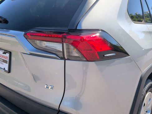 Used 2022 Toyota RAV4 LE FWD image 8
