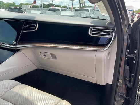 Used 2023 Jeep Grand Wagoneer L 4WD w/ Rear Seat Video Group 1 image 17