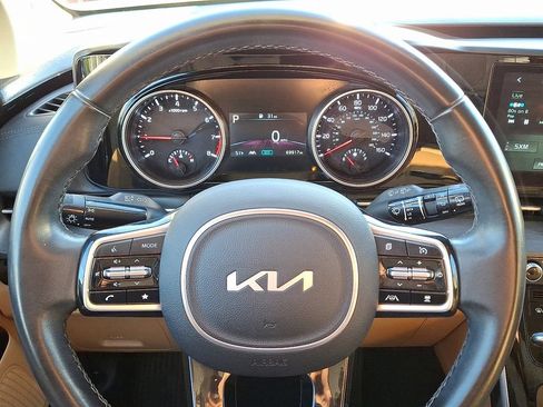 Used 2022 Kia Carnival EX FWD image 22