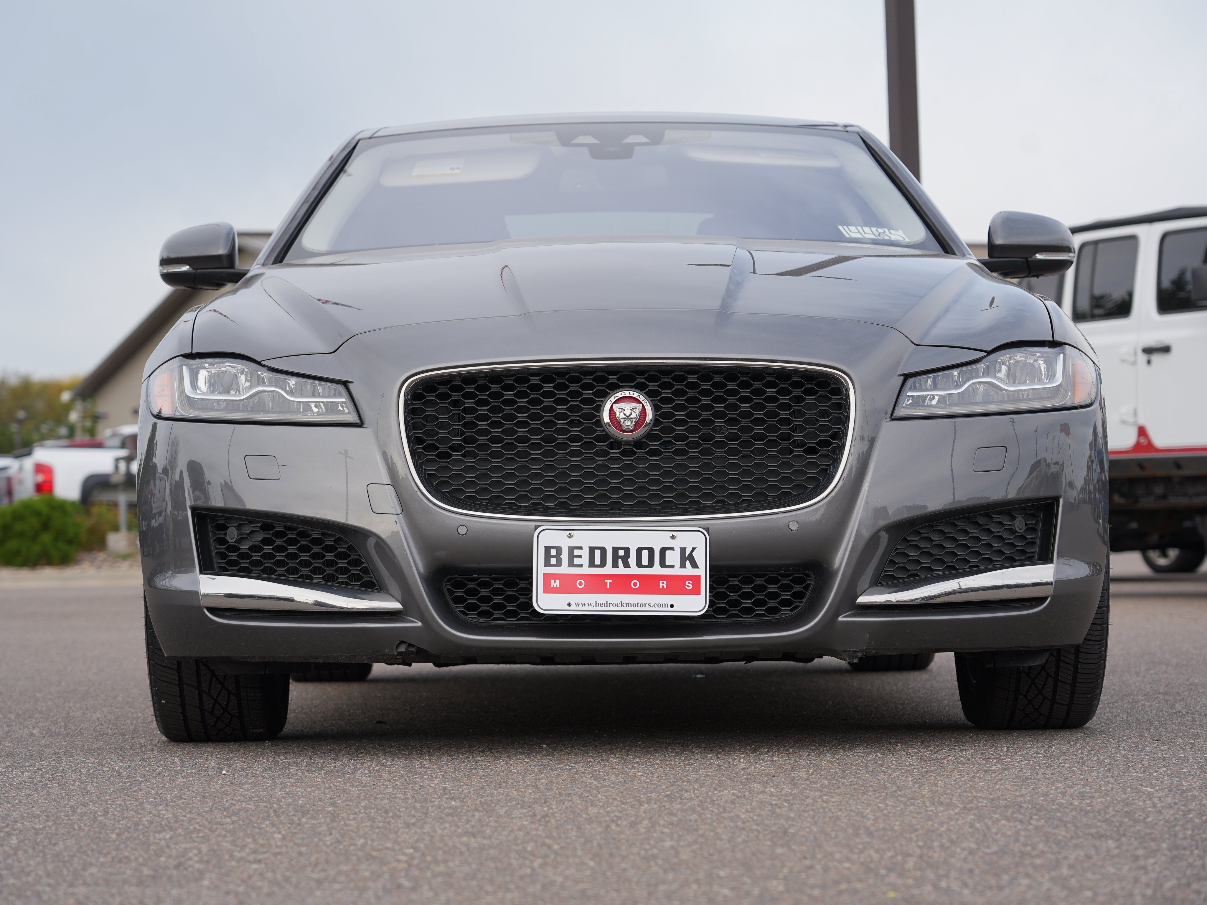Used 2018 Jaguar XF Premium AWD/4WD image 8
