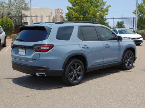Used 2025 Honda Pilot Sport image 4