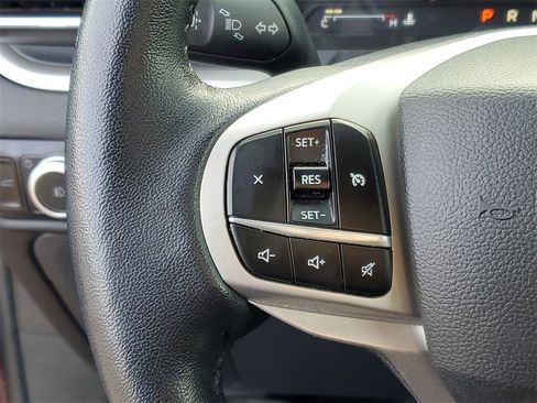 Used 2022 Ford Explorer XLT w/ Equipment Group 202A image 16