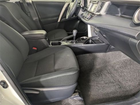 Used 2018 Toyota RAV4 LE w/ Carpet Mat Package image 25