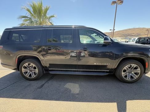 Used 2024 Jeep Wagoneer L Series II w/ Flexible Seating Group AWD/4WD image 12