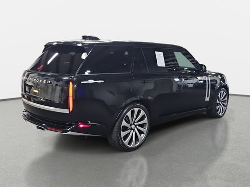 Used 2024 Land Rover Range Rover Long Wheelbase Autobiography image 5