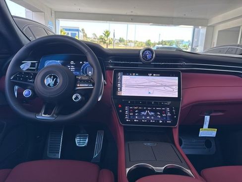 New 2025 Maserati Grecale Modena image 12