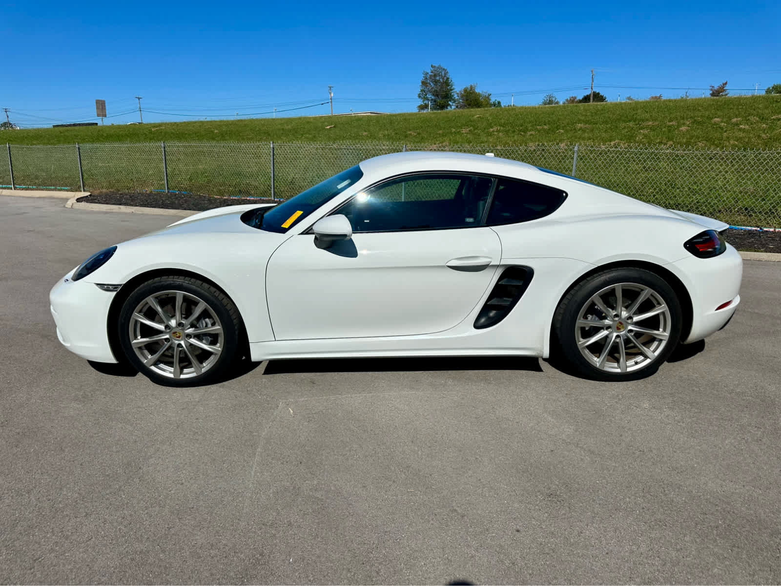 Used 2018 Porsche 718 Cayman RWD image 8