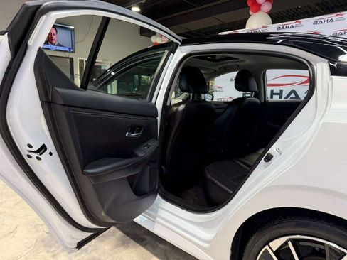 Used 2025 Nissan Sentra SR w/ SR Premium Package image 33