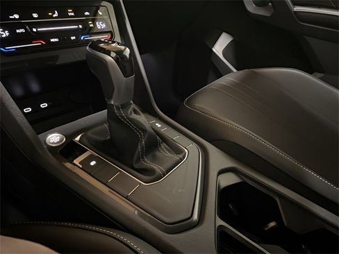 Used 2022 Volkswagen Tiguan SE image 46