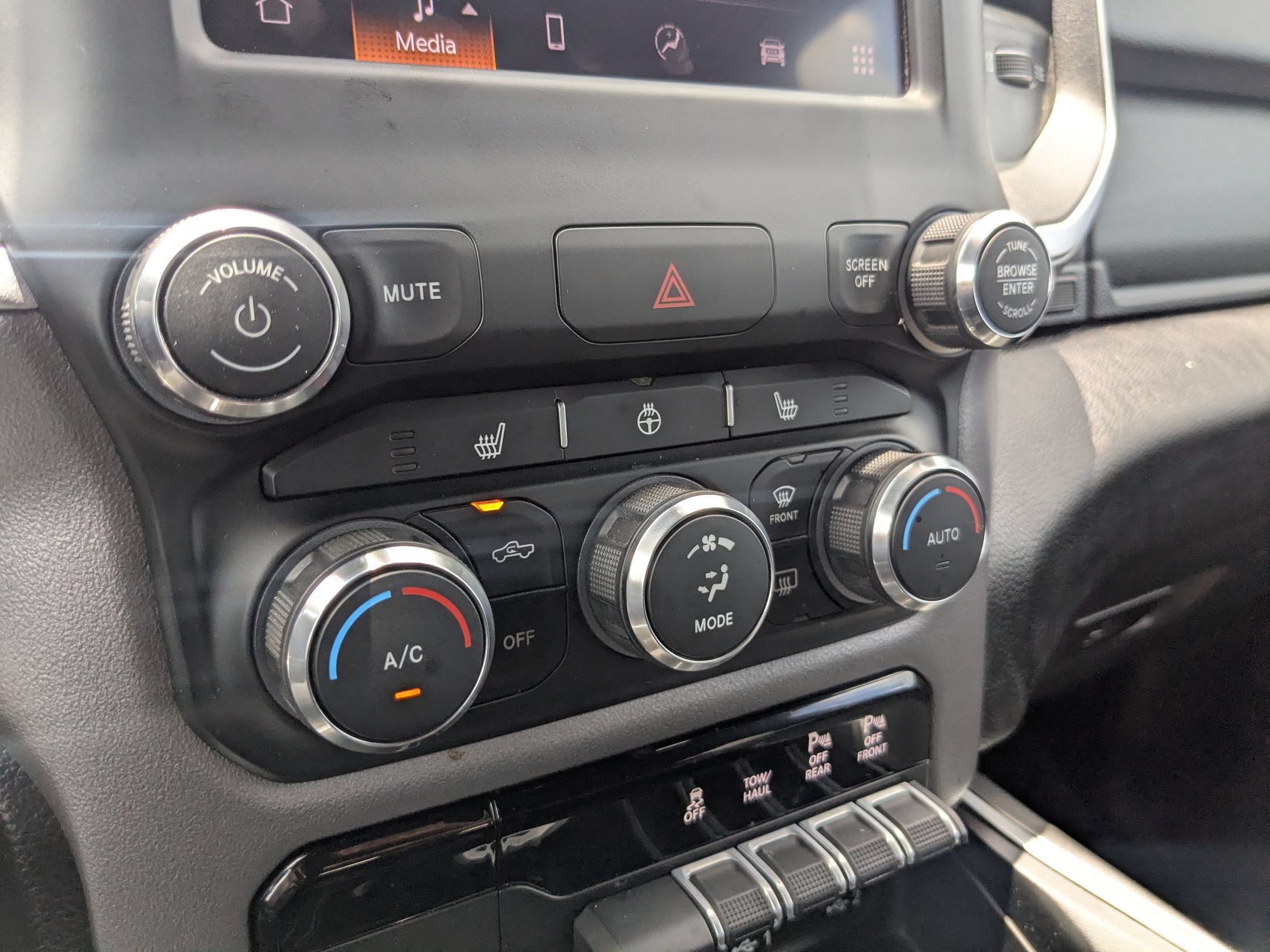 Used 2023 RAM 1500 Big Horn AWD/4WD image 17
