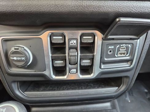 Used 2025 Jeep Wrangler Unlimited Sport AWD/4WD image 25